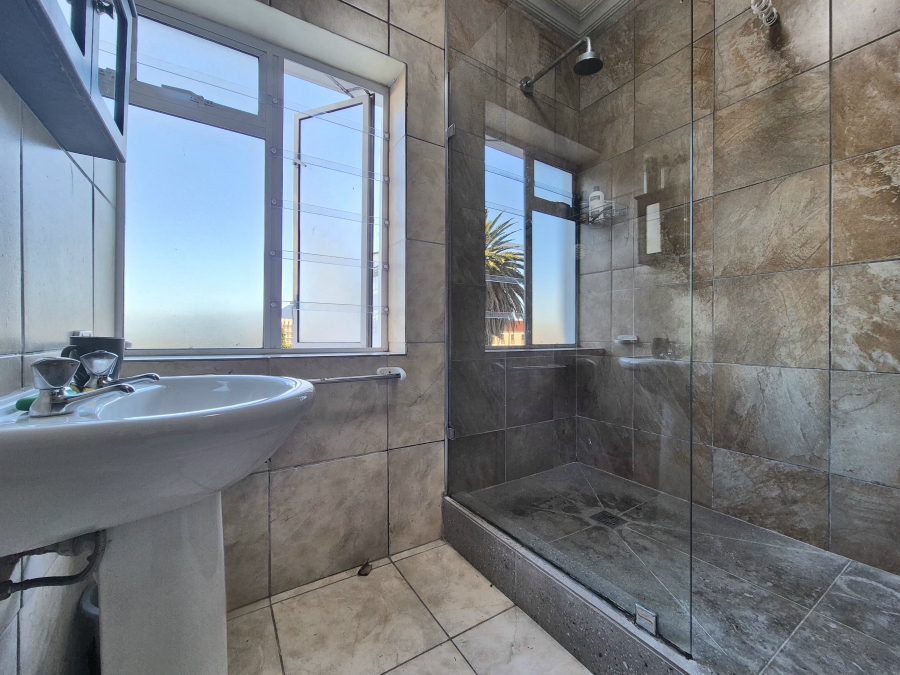 3 Bedroom Property for Sale in Wynberg Upper Western Cape